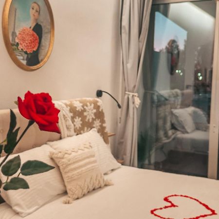 Bohemian Rhapsody Apartment Пафос Екстериор снимка