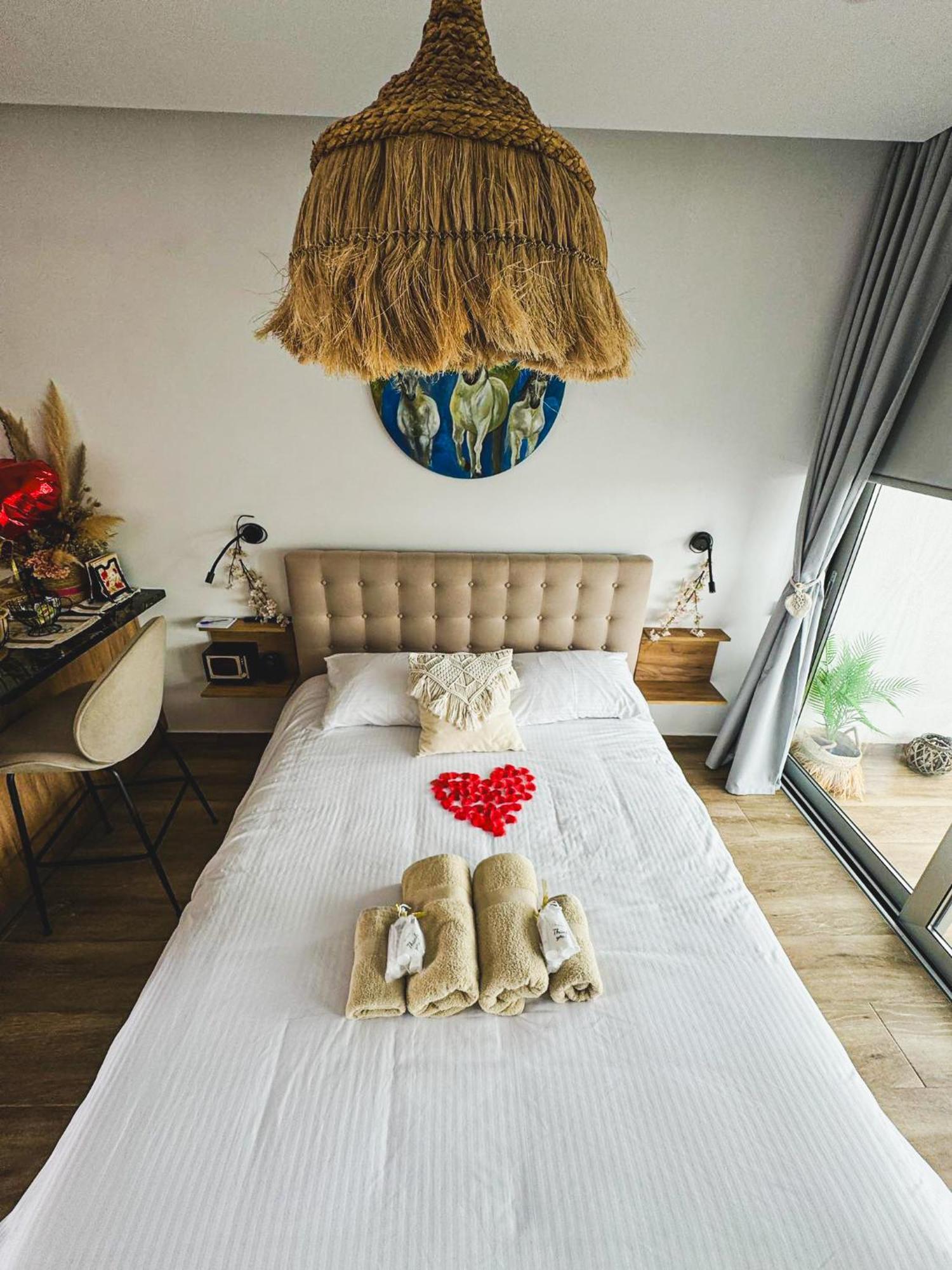 Bohemian Rhapsody Apartment Пафос Екстериор снимка