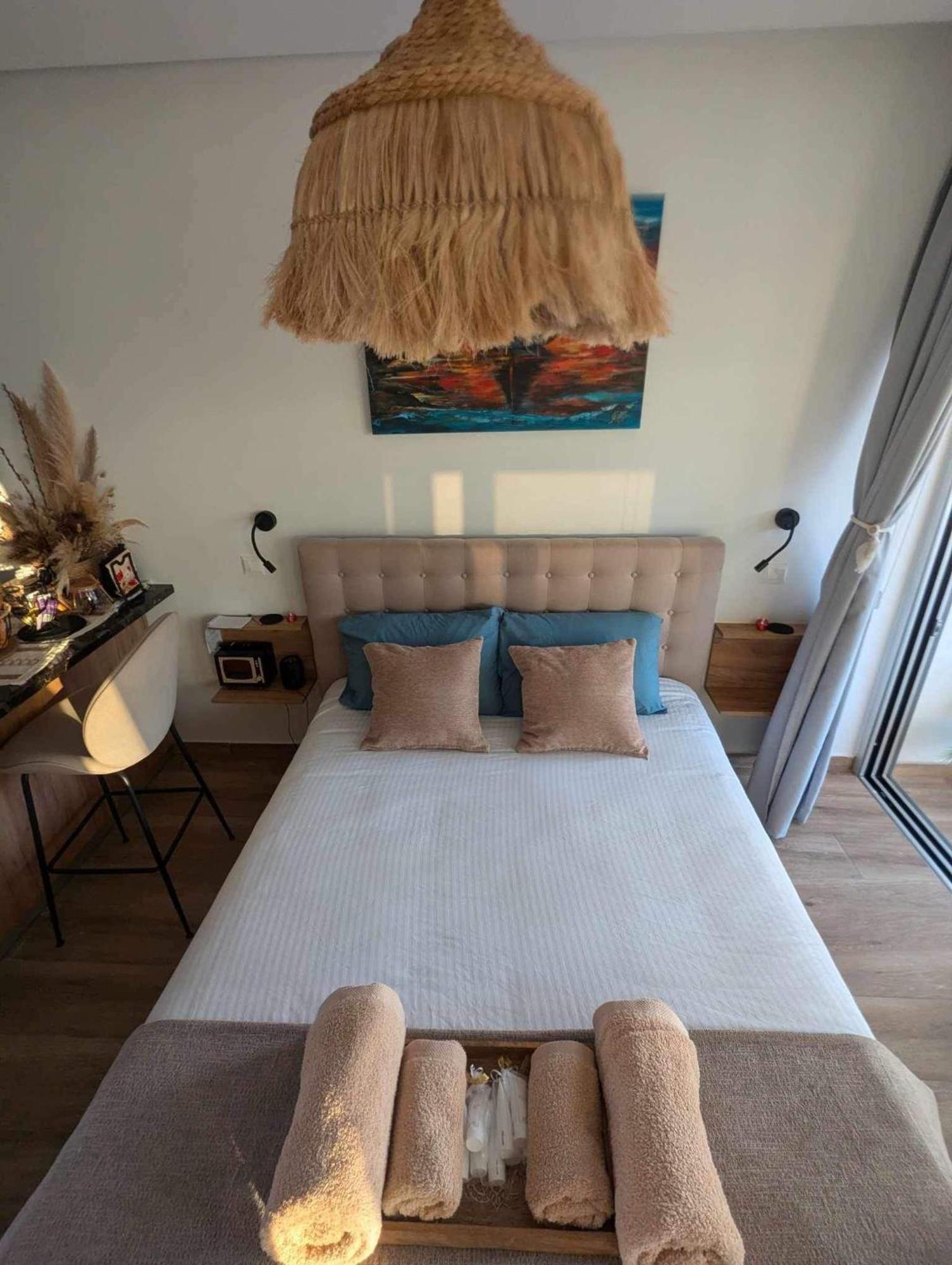 Bohemian Rhapsody Apartment Пафос Екстериор снимка