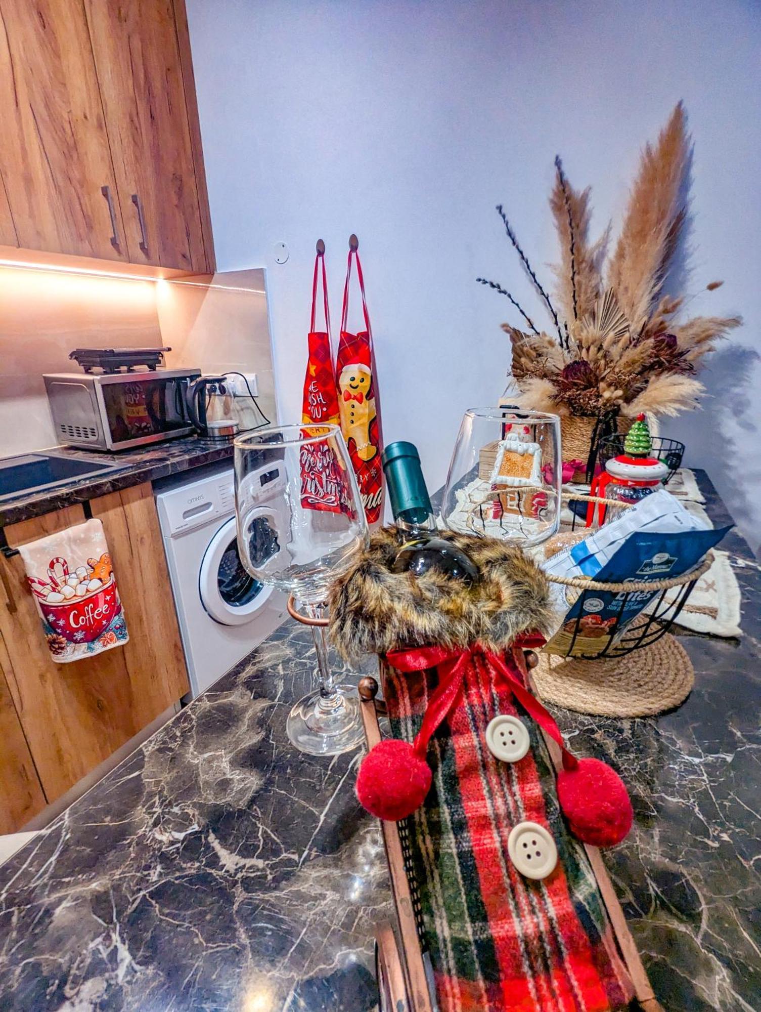 Bohemian Rhapsody Apartment Пафос Екстериор снимка