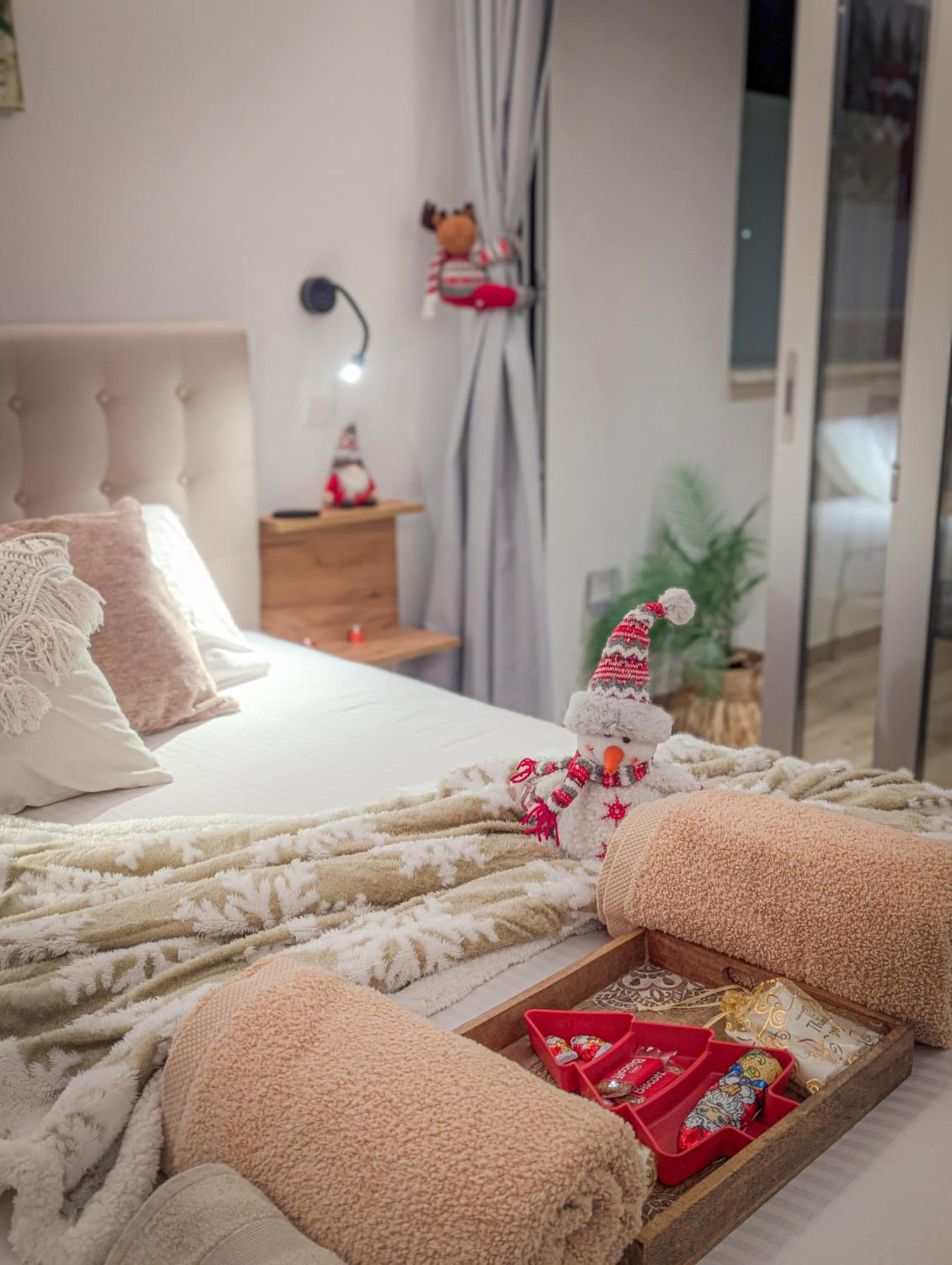 Bohemian Rhapsody Apartment Пафос Екстериор снимка