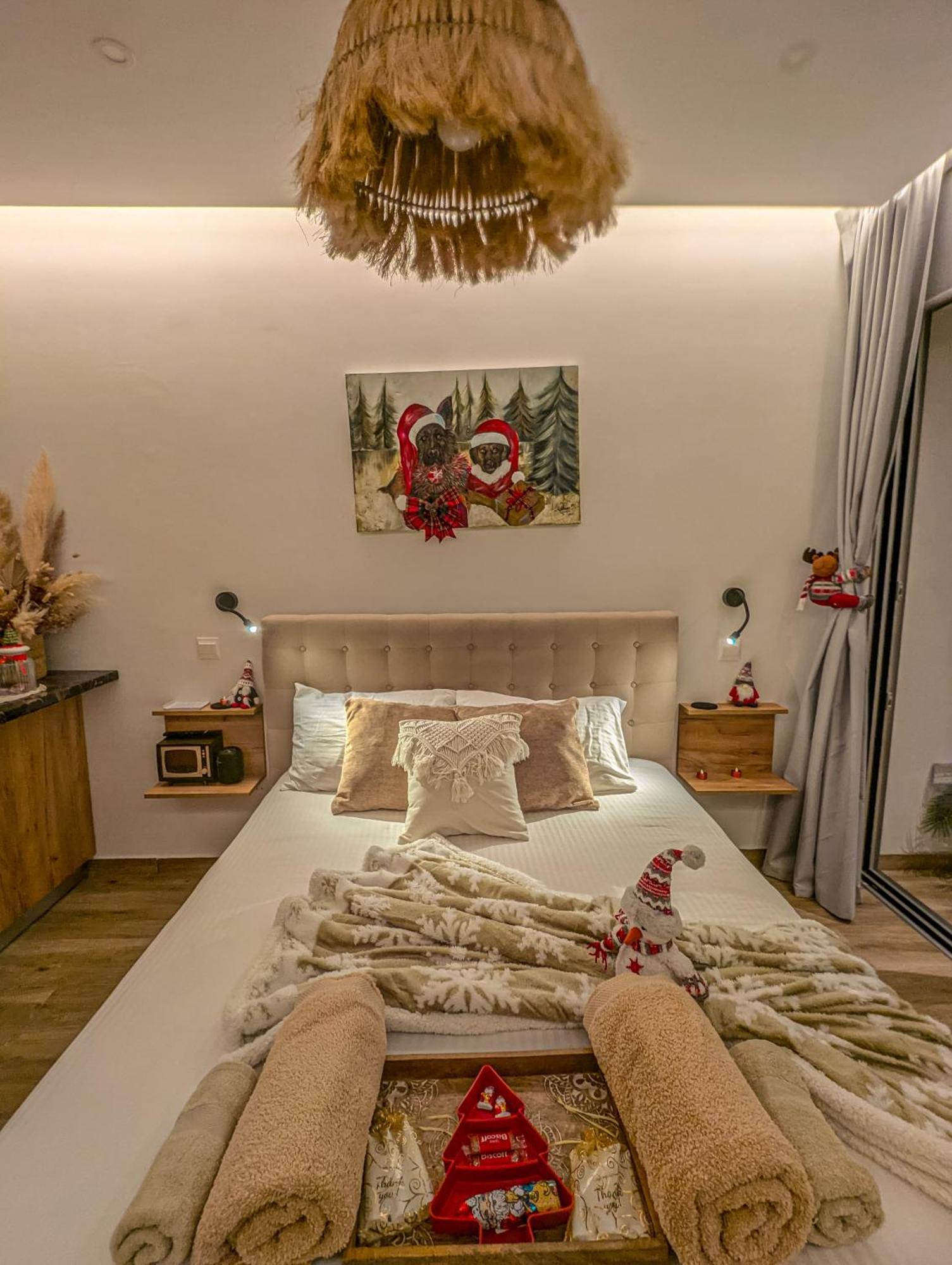 Bohemian Rhapsody Apartment Пафос Екстериор снимка