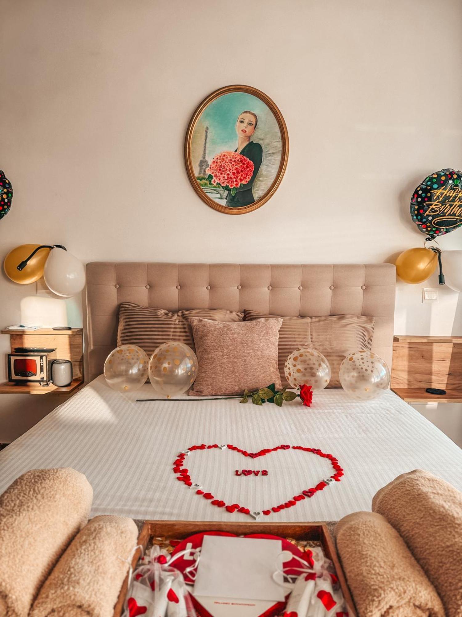 Bohemian Rhapsody Apartment Пафос Екстериор снимка