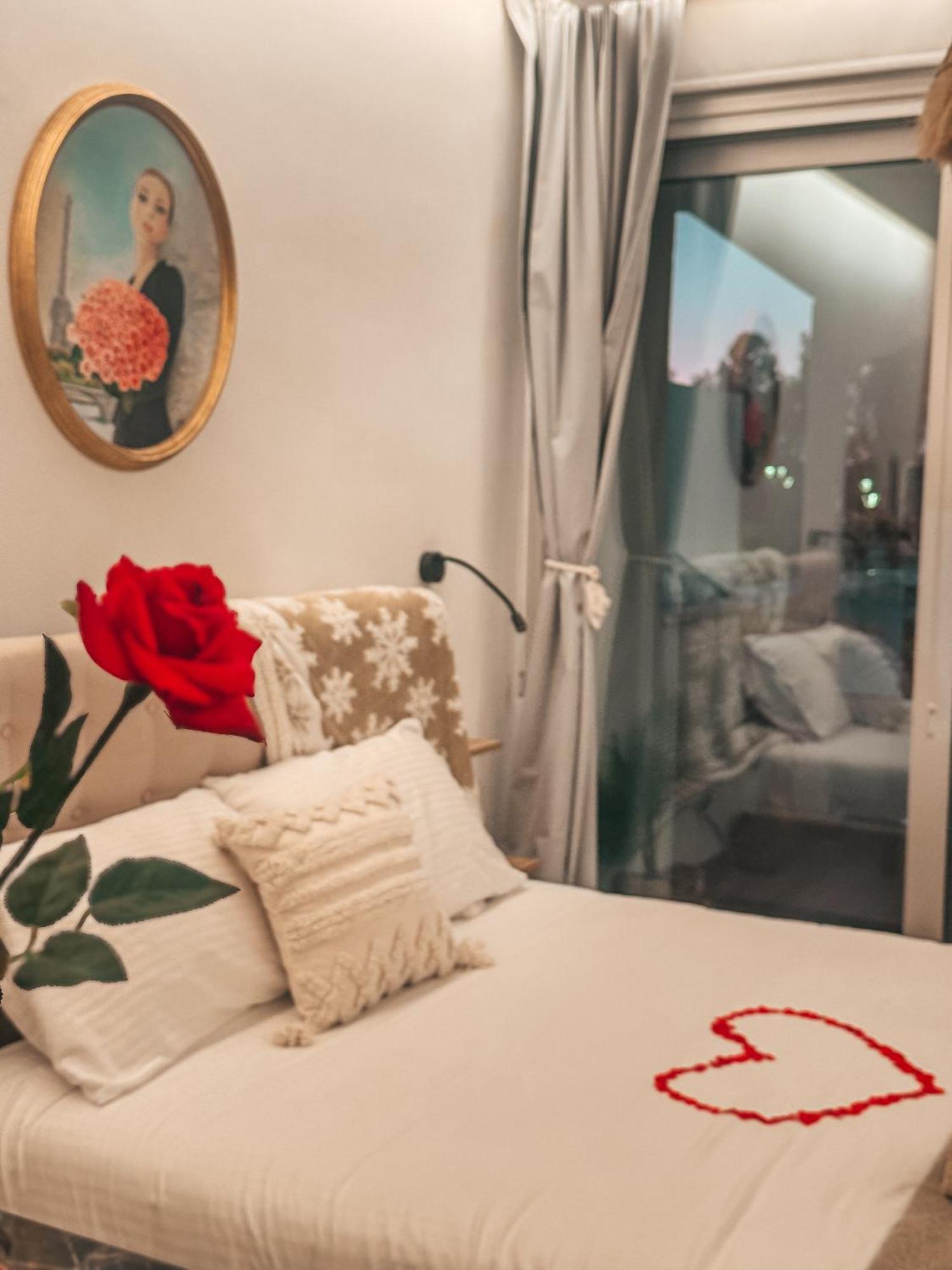 Bohemian Rhapsody Apartment Пафос Екстериор снимка